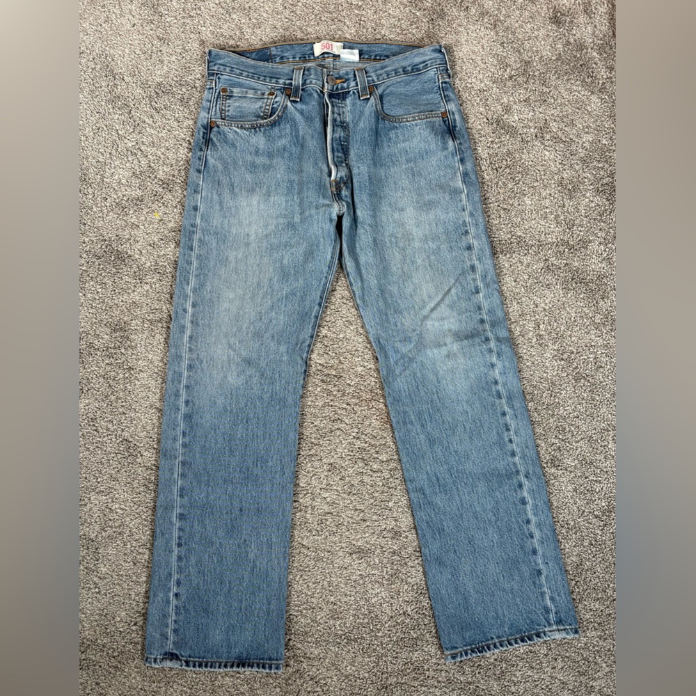 Levi’s 501 33x30 Medium Wash Y2k Button Fly Straight Denim Jean